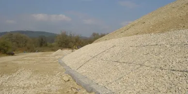 a PRO-FLEXMATS™ "Reno" mattress installation on a steep slope - note the buried gabion baskets stops at the bottom